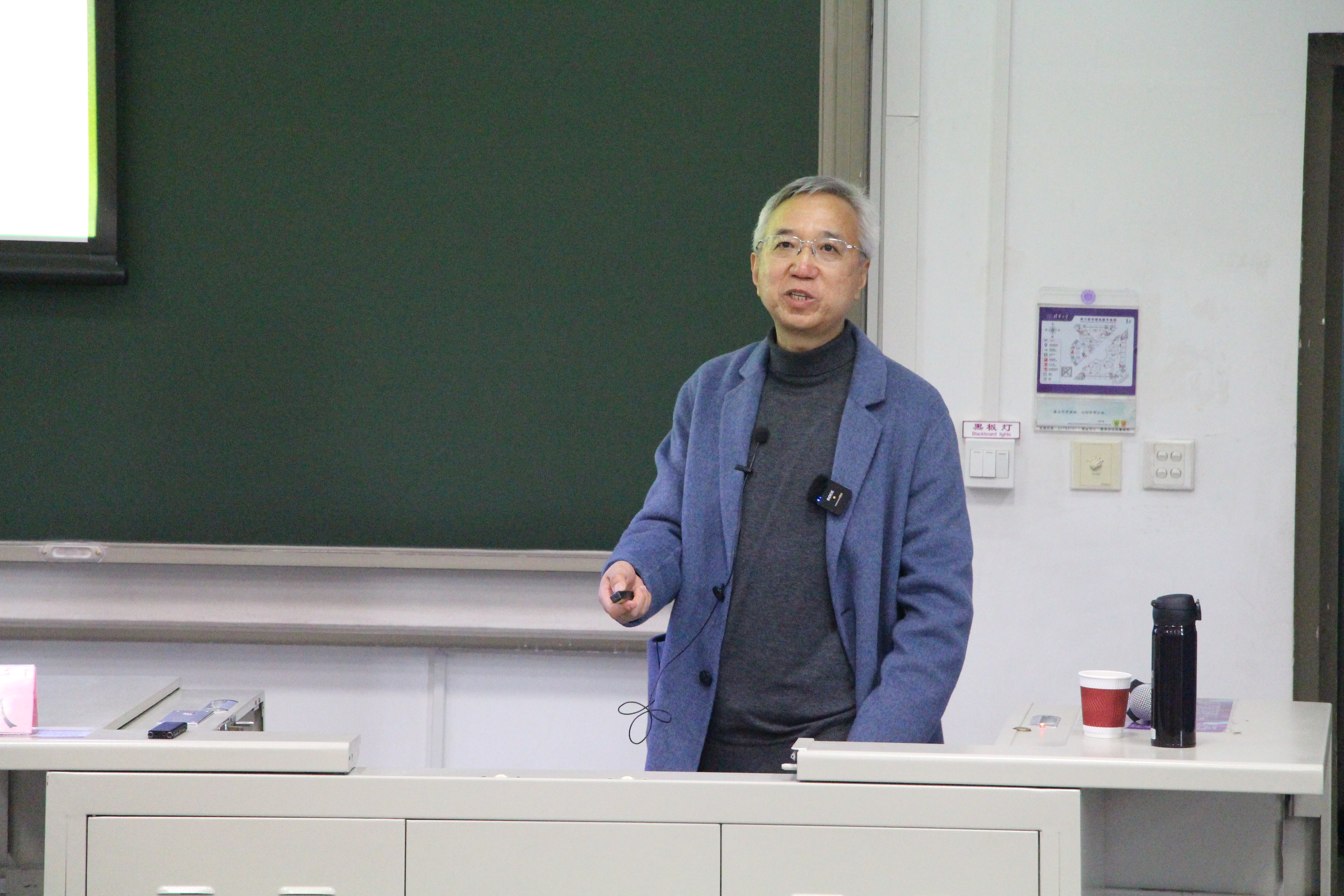 20250227-中国社会科学院历史理论研究所研究员吴英做客新人文讲座 探讨唯物史观的当代重新阐释-刘涵-主讲人吴英.jpg